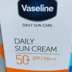 کرم ضد آفتاب آبرسان دیلی سان SPF 50 وازلین Vaseline, Daily Sun Cream 50+ SPF, with Vaseline Jelly - 50 ml - لوازم آرایشی و بهداشتی کوزارکس جام