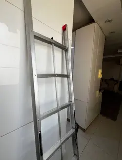 نردبان تاشو از بغل الومینیومی قوی