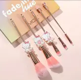 ست ۵ تکه براش آرایشی همراه کیف طرح هلو کیتی