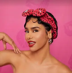 هدبند پشمی طرح خال‌خالی با گلدوزی حروف و پاپیون Betty Boop