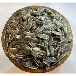 تخمه آفتابگردان دور سفید نمکی