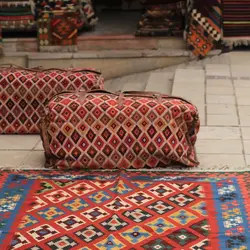گلیم قشقایی: سایز ۱۷۰ در ۲۵۰ سایز رنگ ثابت قابل