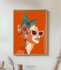 قیمت و خرید تابلو دکوراتیو فانتزی زن با عینک نگین‌دار و پروانه سبز | طراحی خاص پاپ آرت - ورسای دکور