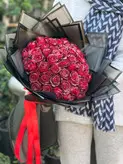 دسته گل ۶۰ شاخه رز قرمز شاین دار یا اکلیلی فلوبار