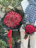 دسته گل ۶۰ شاخه رز قرمز شاین دار یا اکلیلی فلوبار