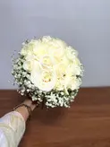 دسته گل عروس با رز سفید فلوبار