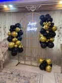 بادکنک آرایی با تم مشکی طلایی فلوبار