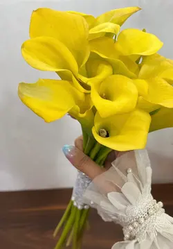 دسته گل شیپوری طبیعی زرد فلوبار