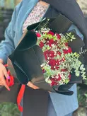 دسته گل ۴۰ شاخه رز قرمز فلوبار