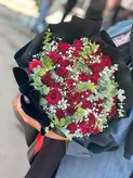 دسته گل ۴۰ شاخه رز قرمز فلوبار