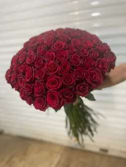 دسته گل ۸۰ شاخه رز فلوبار