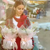 گل رز مینیاتوری داخل جار گل فلوبار