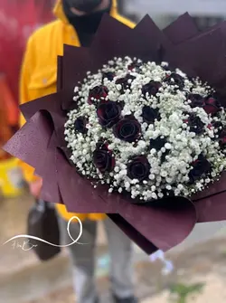 دسته گل رز مشکی فلوبار