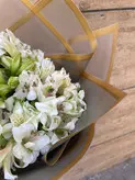 دسته گل آلسترومریا سفید فلوبار