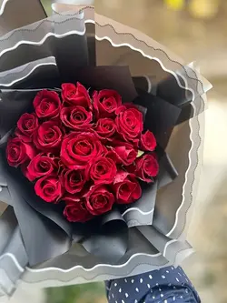 دسته گل ۲۰ شاخه رز فلوبار