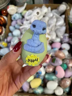 تخم مرغ هفت سین با طرح مار نماد سال ۱۴۰۴ فلوبار