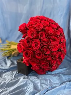 دسته گل ۸۰ شاخه رز فلوبار