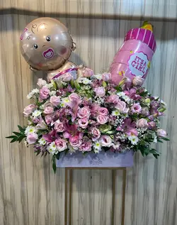 باکس گل و بادکنک نوزادی دخترونه فلوبار