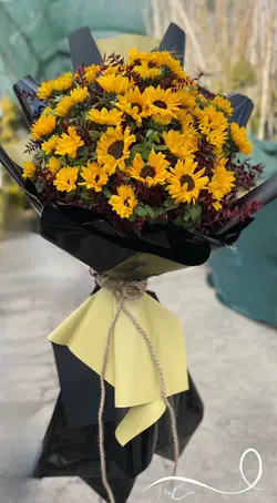 دسته گل ۲۵ شاخه آفتابگردون فلوبار