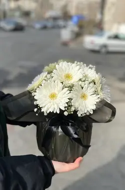 گل ترحیمی داخل جار گل فلوبار