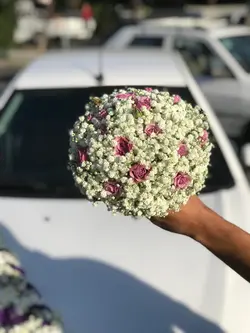 دسته گل عروس سفید و صورتی فلوبار