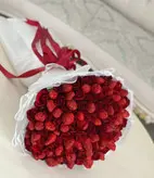 دسته گل رز و توت فرنگی فلوبار