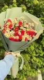 دسته گل بابونه و توت فرنگی فلوبار