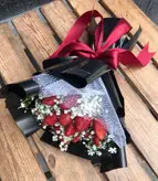 دسته گل ژیپسوفیلا و توت فرنگی فلوبار