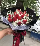 دسته گل ژیپسوفیلا و توت فرنگی فلوبار