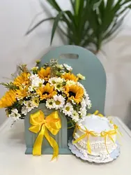 باکس گل و کیک تولد با تم آفتابگردون فلوبار