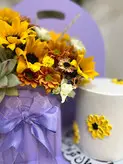 باکس گل و کیک تولد با تم آفتابگردون فلوبار