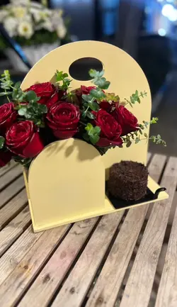 باکس گل و کیک تولد فلوبار
