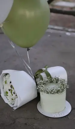 دسته گل و کیک و بادکنک تولد فلوبار