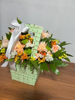 گل داودی داخل فلاوربگ کاغذی فلوبار