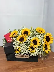 تزیین هدیه داخل باکس گل فلوبار