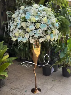 جام گل بله برون با رنگ آبی ملیح فلوبار