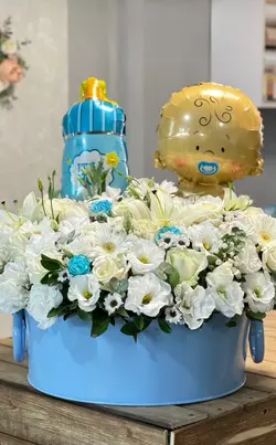 ‎باکس گل و بادکنک نوزادی پسرونه فلوبار