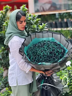 دسته گل ۶۰ شاخه رز سبز شاین دار یا اکلیلی فلوبار