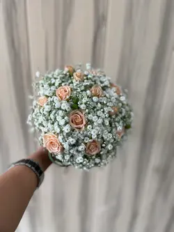 دسته گل عروس با رز مینیاتوری گلبهی فلوبار