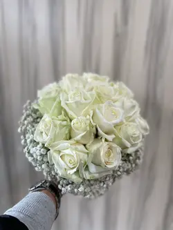 دسته گل عروس با رز سفید فلوبار