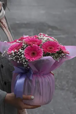 گل ژرورا داخل جار گل فلوبار