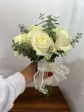 دسته گل عروس با رز سفید فلوبار