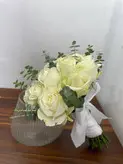 دسته گل عروس با رز سفید فلوبار