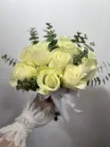 دسته گل عروس با رز سفید فلوبار