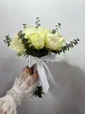 دسته گل عروس با رز سفید فلوبار