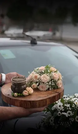 تزیین حنای عروس روی تنه چوب فلوبار