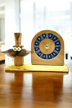 ست ساعت و عروسک چوبی برای تزئین