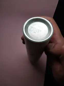 اسپری بدن زنونه داو  72ساعته رایحه آلوئه ورا و گلابی رنگ  سایز : 250 میل