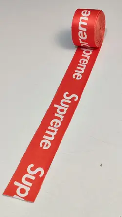 کمربند ایمنی اسپرت طرح supreme قرمز خودرو - شیکارز