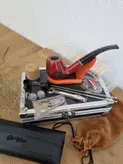 ست پیپ چوبی کد 023 با لوازم و تجهیزات کامل، رنگ قرمز چوب صندل قرمز جعبه فلزی (آلومینیومی) برند(old wood (pipe brown با ارسال رایگان/مناسب کادویی؛هدیه دادن؛اکسسوری....لاکچری،فوق حرفه ای، اصل